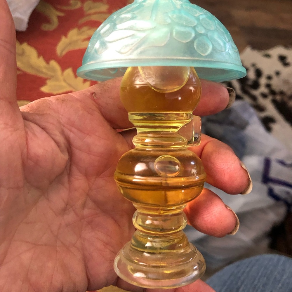Avon perfume bottles full - Picture 3 of 4